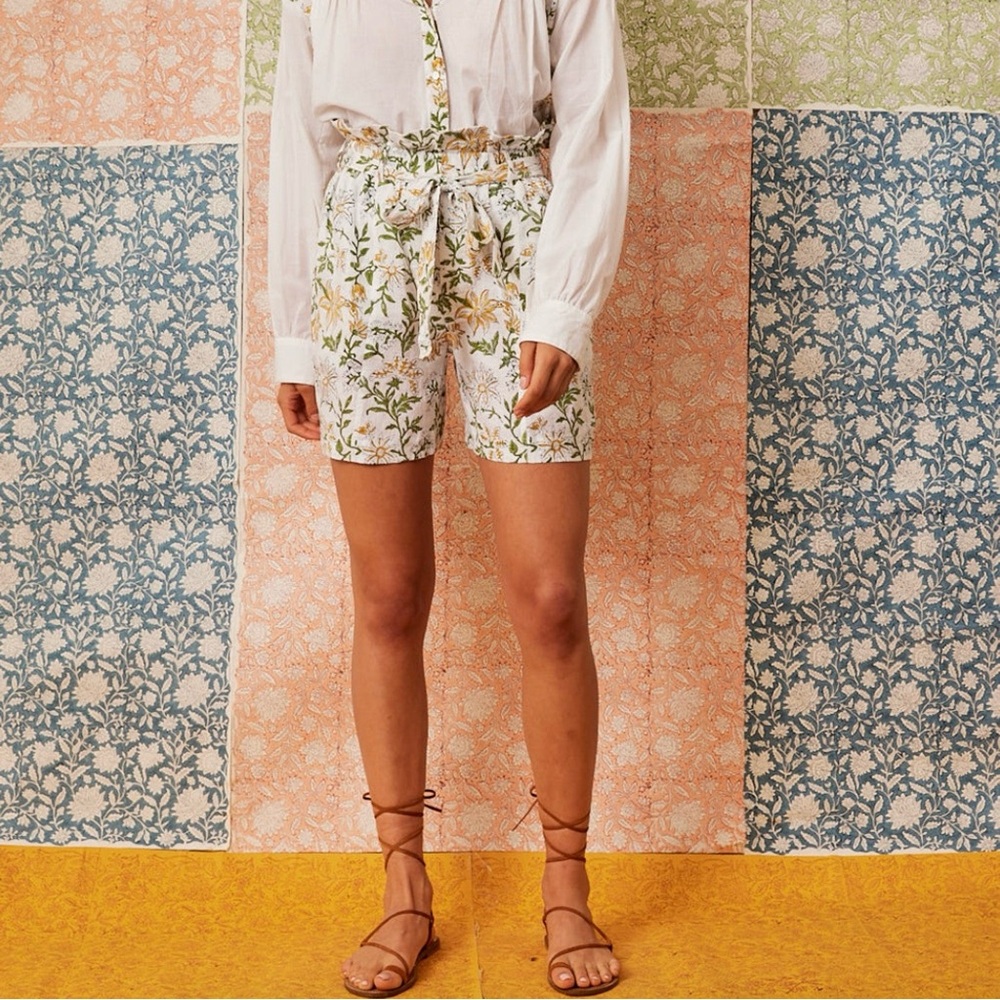 Hannah Artwear Lucia White Floral High Waist Shorts AU 0